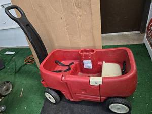 lot 34 image: Step2 Neighborhood Wagon (USED, Good Condition)