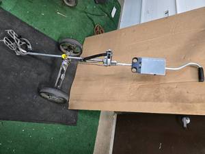 lot 35 image: Three Wheel Golf Cart