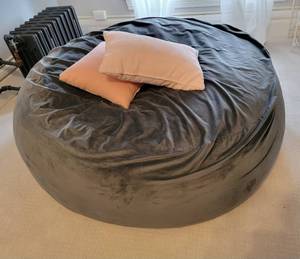 lot 51 image: Big Gray Ultimate Sac Bag Chair