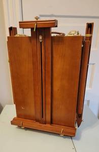lot 110 image: Artists Travel Easel