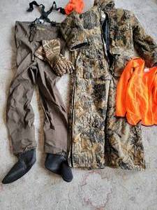 lot 73 image: Mens XL Cabela Waders and Northwest Territory Jumpsuit