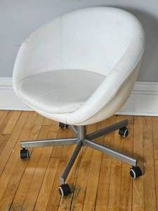 lot 90 image: Modern Styled Ikea Swivel Chair