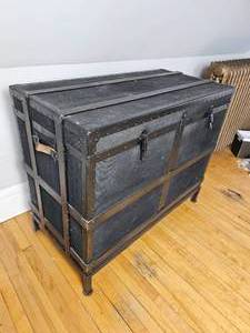lot 30 image: Ludlow Furniture Collection Pottery Barn Travel Trunk Bar