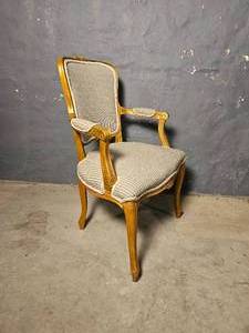 lot 146 image: Antique Louis XV Cabriolet Chair