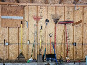 lot 205 image: Garage Yard Tool Bundle