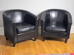 lot 174 image: Modern Black Faux Leather Parlor Armchair Pair