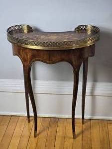 Fantastic French Kidney Accent Table with Floral Inlay Surface