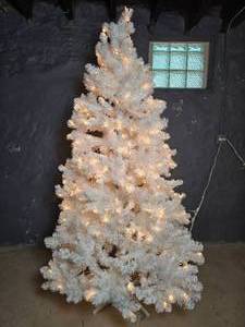 lot 170 image: Beautiful White Lit Christmas Tree