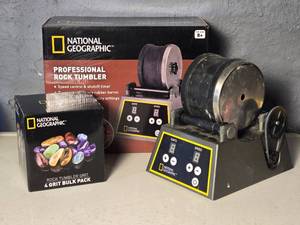 lot 163 image: National Geographic Professional Rock Tumbler with Grit