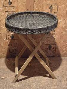 lot 165 image: Lightweight Brown Wicker Outdoor Patio Side Table