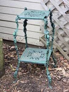 lot 167 image: Lovely Tiered Garden Plant Stand