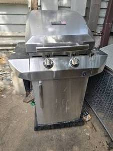 lot 168 image: CharBroil Performance Tru Infrared Propane Grill