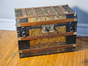 lot 151 image: 1900s Travel Trunk