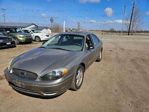 lot 23 image: 2005 Ford Taurus