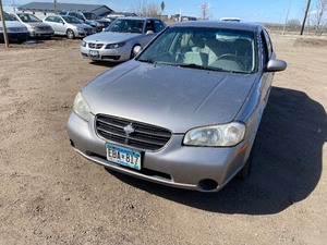 lot 24 image: 2000 Nissan Maxima