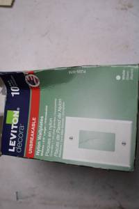lot 15 image: Box of 10 Leviton Decora Nylon Wallplates, Unbreakable