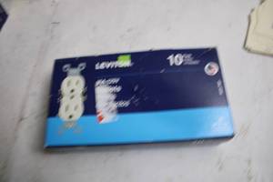 lot 16 image: 10-Pack Leviton 15A-125V Electrical Outlets