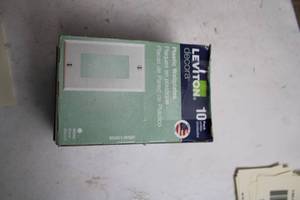 lot 17 image: Leviton Decora 10-Pack White Plastic Wallplates