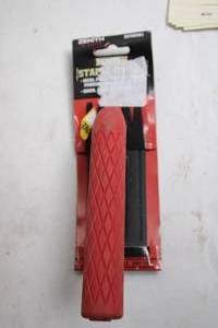 lot 19 image: Zenith By Danco Red Utility Razor Scraper