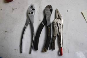 lot 20 image: Set of 3 Mixed Hand Tools Including Pliers and Wrenches