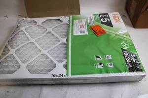 lot 24 image: 3-Pack HDX 16x24x1 Air Filters FPR 5