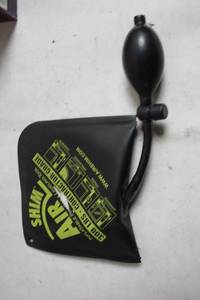 lot 64 image: Shim Air Inflatable Pry and Leveling Tool 300 lbs Capacity