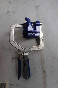 lot 77 image: Used Metal and Plastic Rotating Bar Clamp