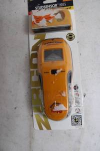 lot 91 image: Zircon StudSensor HD55 Stud Finder with Level