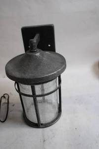 lot 105 image: Outdoor Metal Wall Mount Lantern Light Fixture