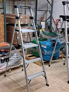 lot 445 image: Gorilla Ladders 250-lb 57 Step Ladder ACX-4