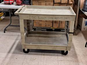 lot 454 image: Rubbermaid 400-lbs Service Cart 2-shelf 4520