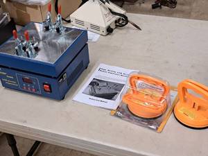 lot 461 image: Bozan High Quality LCD Screen Repair Separator Machine 946D with (2) 4-12 Diameter Suction Cups