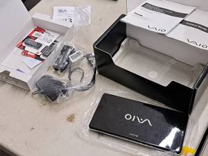 lot 483 image: Sony Laptop VGN-P530CHQ (New ) with Box and Accessories