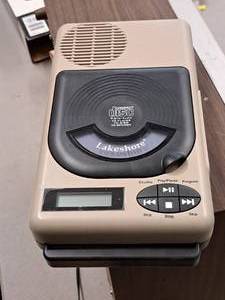 lot 505 image: Lakeshore Portable CD Player JJ665