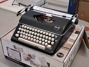lot 517 image: We R Memory Keepers Typecast Typewriter (New)
