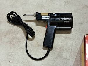 lot 533 image: Hakko Desoldering Tool 808