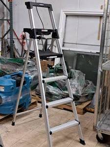 lot 447 image: Cosco 6 Step Ladder
