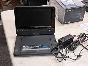 lot 485 image: Sony Hi-Res Widescreen LCD Display with Power Cords