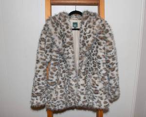 lot 2 image: Wild Fable Womens XS Faux Fur Animal Print Jacket