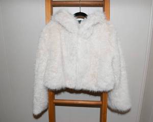 lot 13 image: Wild Fable Womens Small Cream Faux Fur Hooded Jacket with Hook Closures - New With Tags