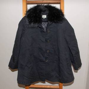 lot 24 image: Tuckernuck Medium Black Jacket  100% Cotton