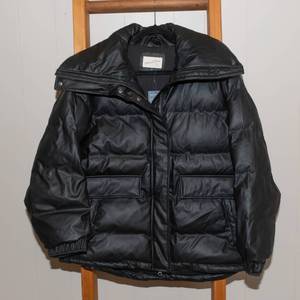 lot 27 image: Universal Thread Medium Black Faux Leather Mid-Length Puffer Jacket - New With Tags