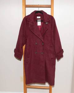 lot 36 image: Universal Thread Womens Medium Double Breasted Cocoon Overcoat - Maroon, New with Tags