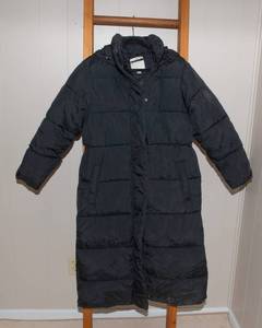 lot 43 image: A New Day Medium Water Resistant Black Hooded Full Length Puffer