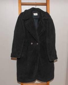 lot 38 image: Universal Thread Womens Medium Faux Shearling Black Coat