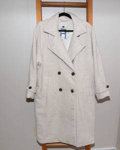 lot 46 image: Universal Thread Womens Large Double Breasted Cocoon Overcoat - Cream, New with Tags