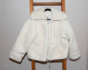 lot 54 image: Universal Thread Large Faux Sherling Cream Zip-Up Coat with Adjustable Waist - New without Tags