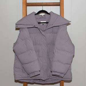 lot 70 image: Universal Thread XL Lavender Zip-Up Puffer Jacket  New Without Tags