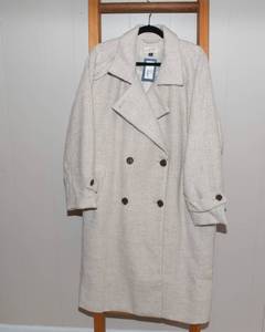 lot 79 image: Universal Thread Womens 1X Double Breasted Cocoon Overcoat - Cream, New with Tags