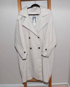 lot 89 image: Universal Thread Womens XXL Double Breasted Cocoon Overcoat - Cream, New with Tags